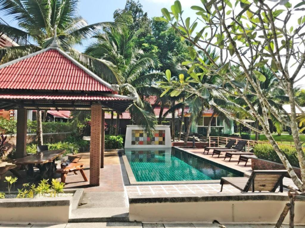 Royal Lee Resort And Spa Nai Yang Beach Kültér fotó